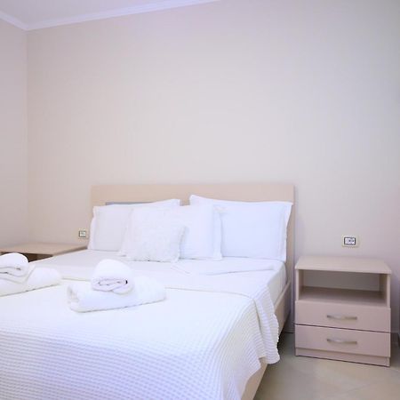 Eleana'S Apartament Sarandë 外观 照片