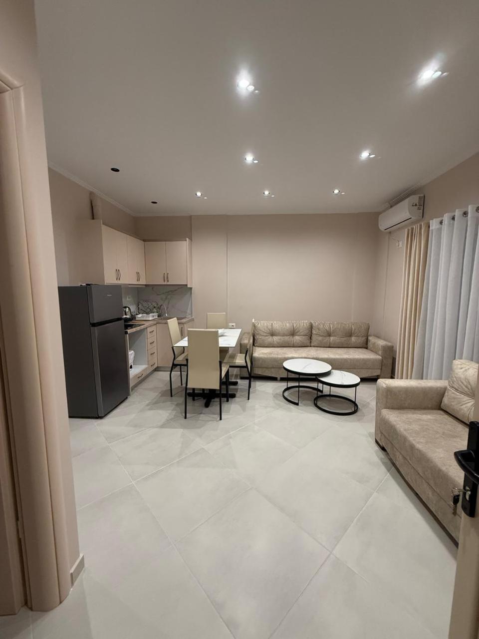 Eleana'S Apartament Sarandë 外观 照片